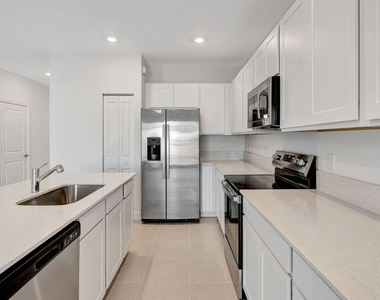 539 Se Rivergrass Street - Photo Thumbnail 4