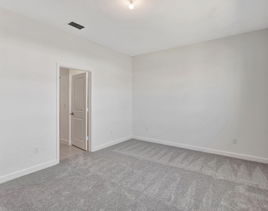 539 Se Rivergrass Street - Photo Thumbnail 14