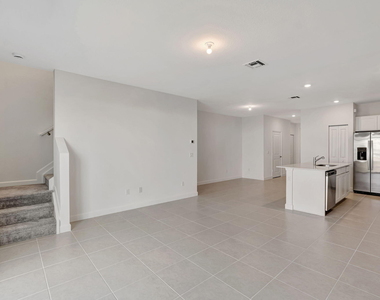 539 Se Rivergrass Street - Photo Thumbnail 10