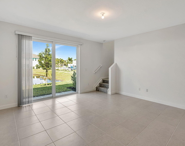 539 Se Rivergrass Street - Photo Thumbnail 9