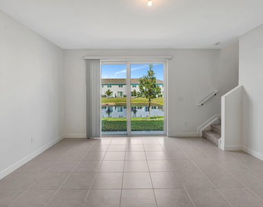 539 Se Rivergrass Street - Photo Thumbnail 8