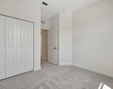 539 Se Rivergrass Street - Photo Thumbnail 23