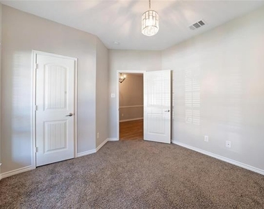2920 Colorado Drive - Photo Thumbnail 21