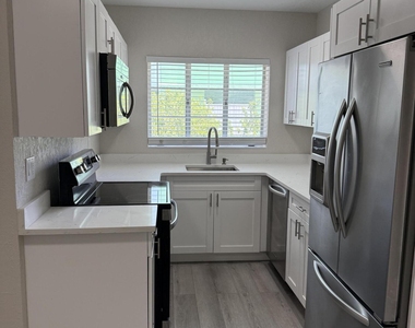 112 Lake Avenue - Photo Thumbnail 5