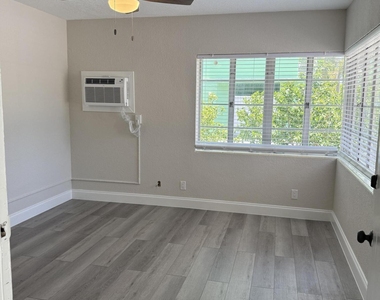 112 Lake Avenue - Photo Thumbnail 2