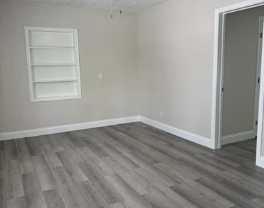 112 Lake Avenue - Photo Thumbnail 17