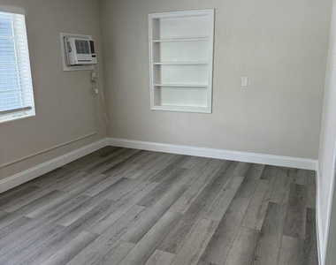 112 Lake Avenue - Photo Thumbnail 16