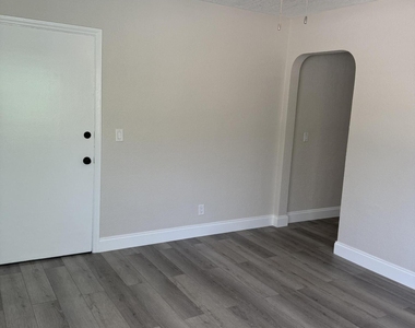 112 Lake Avenue - Photo Thumbnail 4