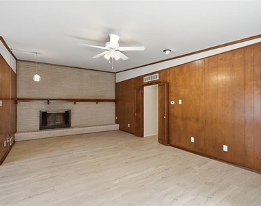 13328 Southview Lane - Photo Thumbnail 3