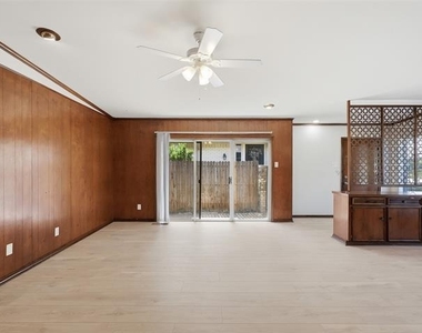 13328 Southview Lane - Photo Thumbnail 6