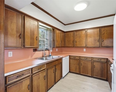 13328 Southview Lane - Photo Thumbnail 9
