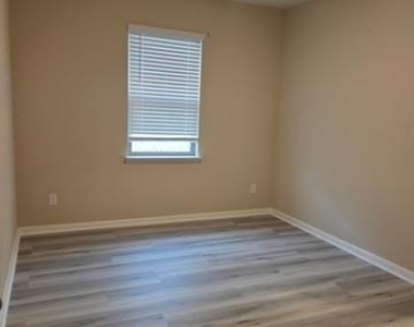 1898 Sandalwood Way - Photo Thumbnail 6