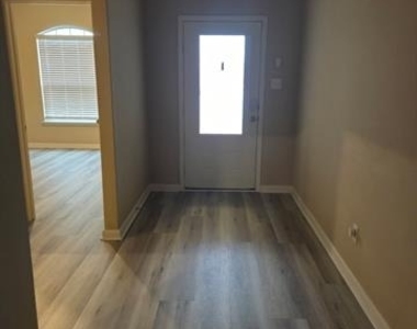 1898 Sandalwood Way - Photo Thumbnail 7