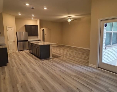 1898 Sandalwood Way - Photo Thumbnail 14