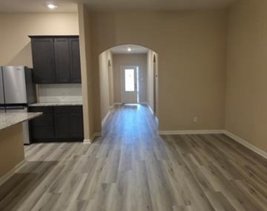 1898 Sandalwood Way - Photo Thumbnail 13