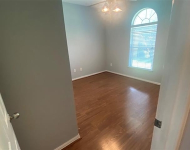 1609 Shady Oaks Lane - Photo Thumbnail 1