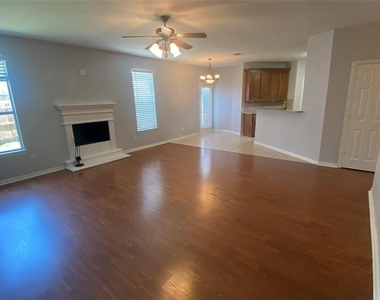 1609 Shady Oaks Lane - Photo Thumbnail 2