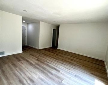813 Panay Way Drive - Photo Thumbnail 15