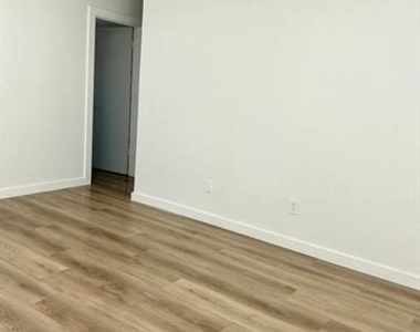 813 Panay Way Drive - Photo Thumbnail 14