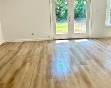 813 Panay Way Drive - Photo Thumbnail 6