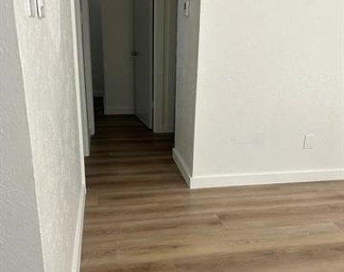 813 Panay Way Drive - Photo Thumbnail 8