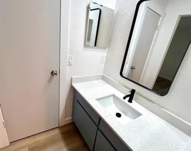 813 Panay Way Drive - Photo Thumbnail 21