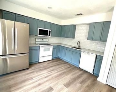 813 Panay Way Drive - Photo Thumbnail 5