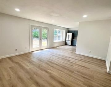 813 Panay Way Drive - Photo Thumbnail 7