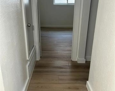 813 Panay Way Drive - Photo Thumbnail 10