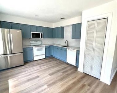 813 Panay Way Drive - Photo Thumbnail 4