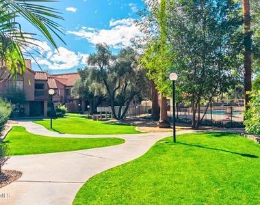 925 N College Avenue - Photo Thumbnail 12