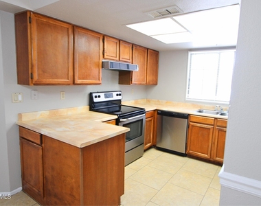 925 N College Avenue - Photo Thumbnail 5