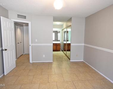 925 N College Avenue - Photo Thumbnail 9