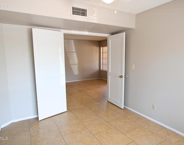 925 N College Avenue - Photo Thumbnail 7