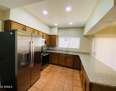 42 W Hancock Avenue - Photo Thumbnail 2