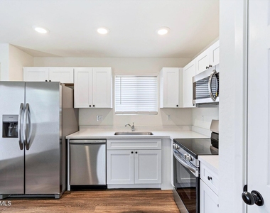 1106 E Papago Street - Photo Thumbnail 3