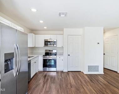 1106 E Papago Street - Photo Thumbnail 2