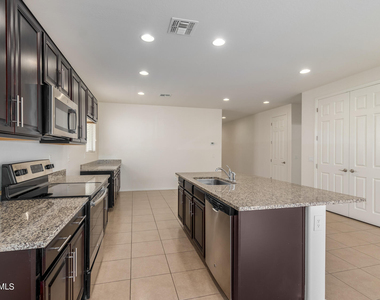 4808 W Lydia Lane - Photo Thumbnail 6