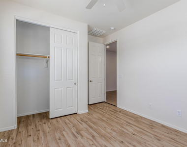 4808 W Lydia Lane - Photo Thumbnail 15