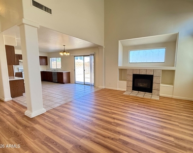 11184 W Palm Lane - Photo Thumbnail 2
