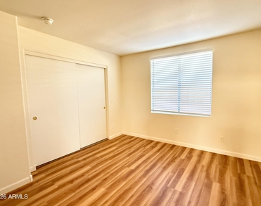 11184 W Palm Lane - Photo Thumbnail 20