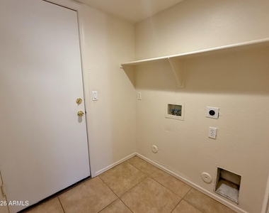 11184 W Palm Lane - Photo Thumbnail 23