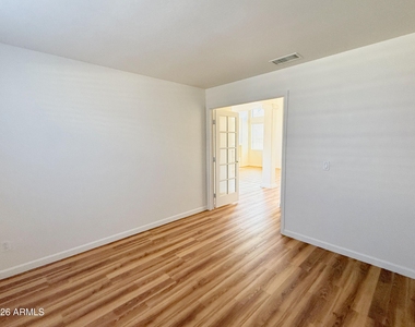 11184 W Palm Lane - Photo Thumbnail 21