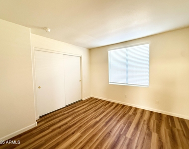 11184 W Palm Lane - Photo Thumbnail 18