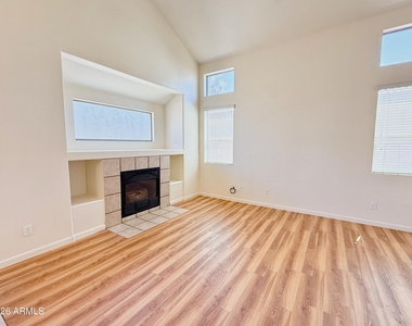 11184 W Palm Lane - Photo Thumbnail 6