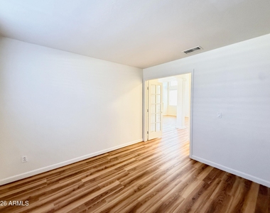 11184 W Palm Lane - Photo Thumbnail 19