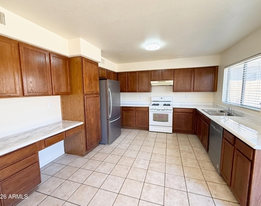 11184 W Palm Lane - Photo Thumbnail 4