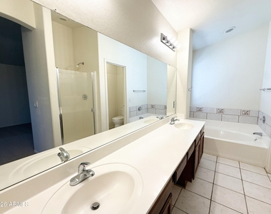 11184 W Palm Lane - Photo Thumbnail 9