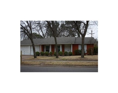 3020 Norwood Lane - Photo Thumbnail 7