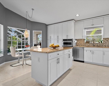 15151 Banbury Way - Photo Thumbnail 6